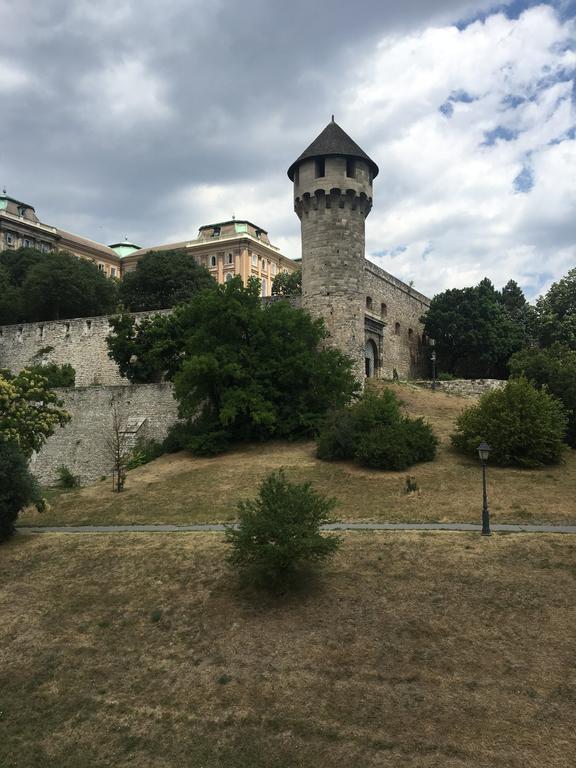 Castel View Apartment Budapest Luaran gambar