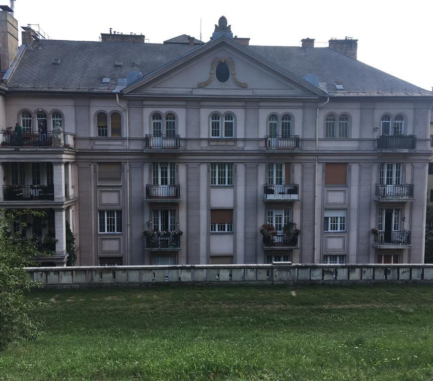 Castel View Apartment Budapest Luaran gambar